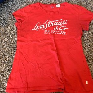 Levi tee